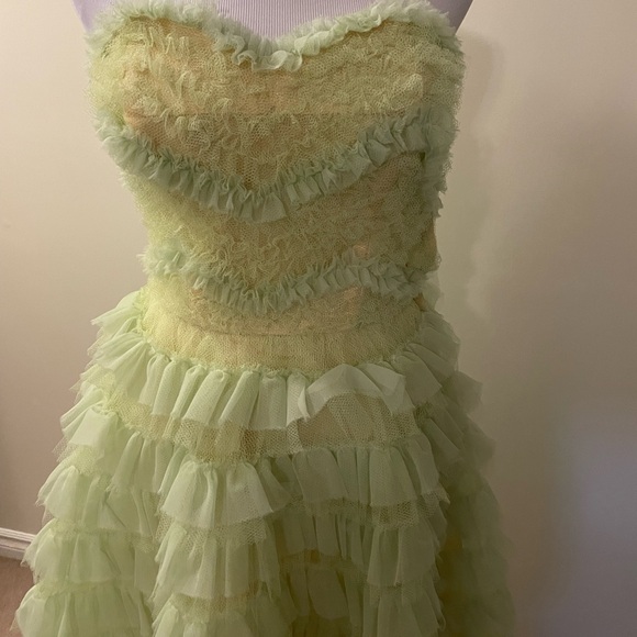 Stunning Vintage strapless ruffle dress - Picture 2 of 16